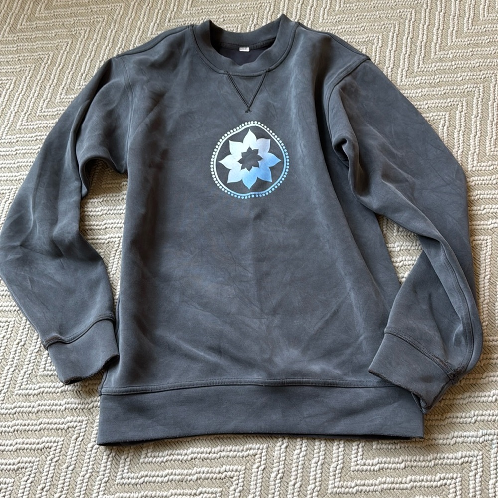 Lululemon size 4 sweatshirt